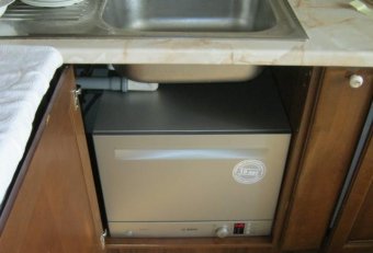 Установка Компактной Посудомоечной Машины